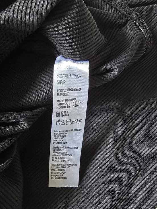 V-Neck Ribbed Black Tank Top - Picture 4 of 7